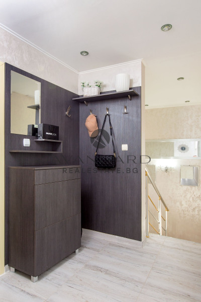 НАПЪЛНО ОБЗАВЕДЕНА къща с ДВЕ спални  в Оризари