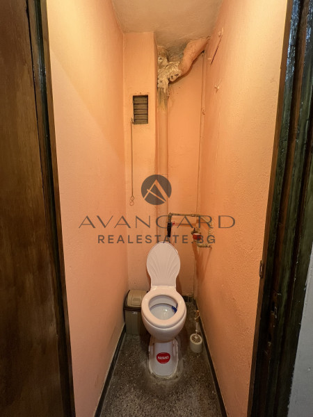 One -bedroom apartment with three separate rooms in Kamenitsa 1
