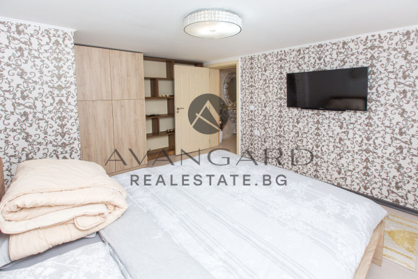 НАПЪЛНО ОБЗАВЕДЕНА къща с ДВЕ спални  в Оризари