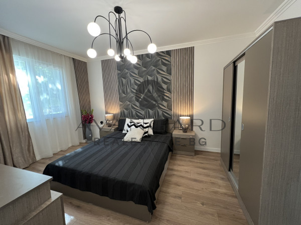 Renovated two -bedroom apartment next to the fair