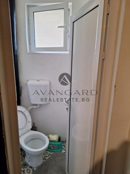 Етаж от Къща с гараж / Захарна Фабрика