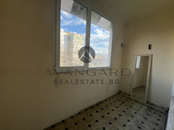 BARGAINFUL! Three-room REAL SQUARE AREA