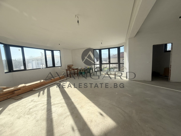 САМОСТОЯТЕЛНА КЪЩА В ЗЛАТИТРАП С АКТ 16