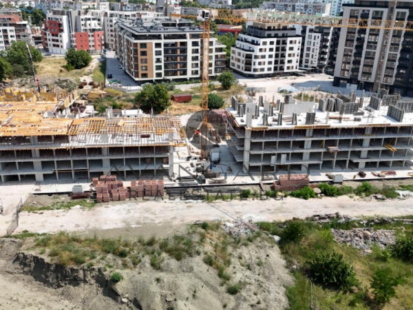 Top location! Two -bedroom luxury building