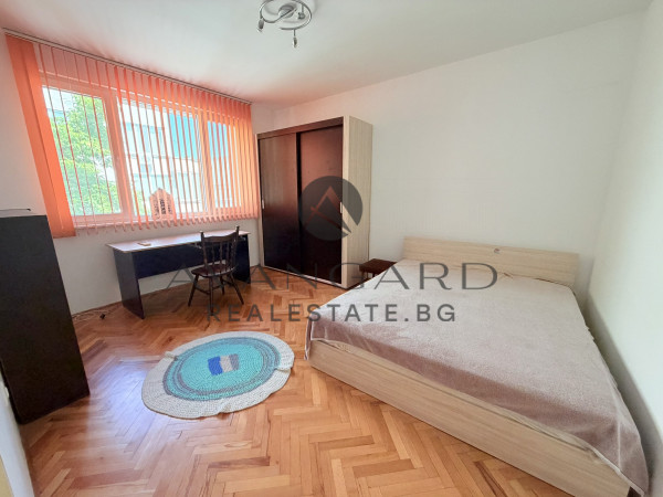 THREE-ROOM APARTMENT WITH PARKING SPACE NEAR PU
