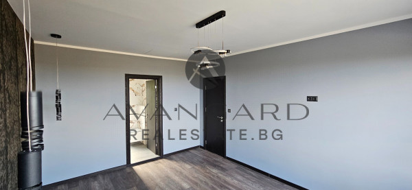 TWO-STOREY HOUSE Belashtitsa village