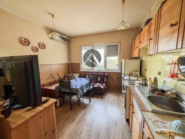 Тристаен с четири отделни стаи до Белите Брези