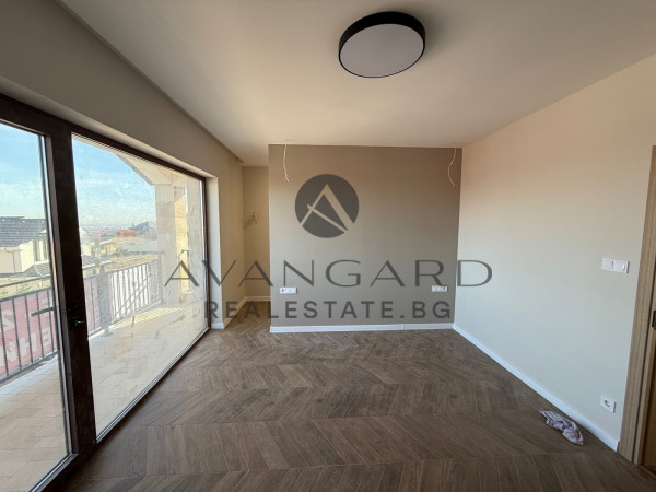 САМОСТОЯТЕЛНА КЪЩА С ДВОР! с. Брестник