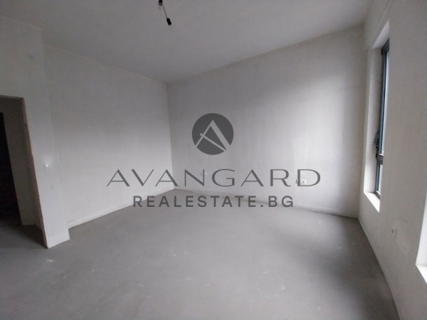 АКТ 16! Тристаен апартамент С 34 кв.м. ХОЛ / Младежки Хълм