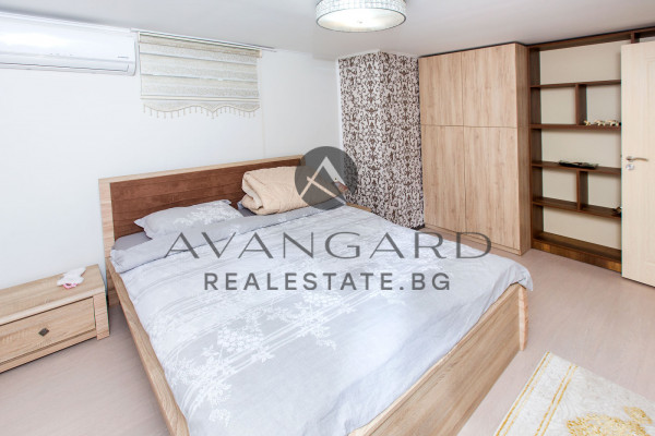 НАПЪЛНО ОБЗАВЕДЕНА къща с ДВЕ спални  в Оризари