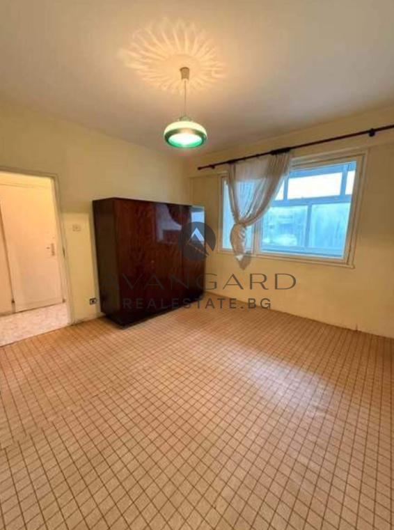 Two bedroom with three separate rooms next to Camel