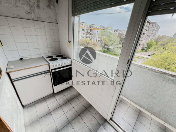 ДВУСТАЕН С ТРИ ОТДЕЛНИ СТАИ! ИЗГРЕВ