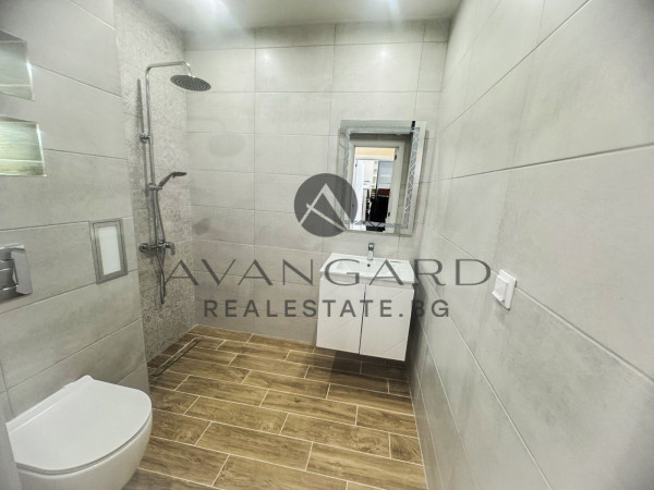 Южен Двустаен / Кючук Париж