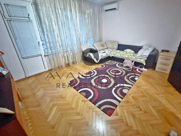 ИЗЦЯЛО САНИРАН ДВУСТАЕН КЪРШИЯКА