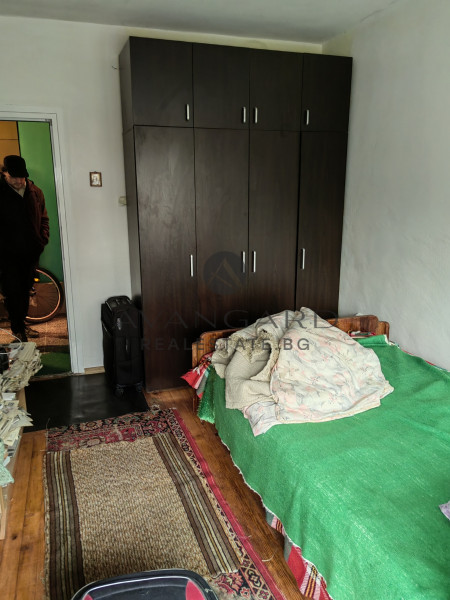 THREE-ROOM APARTMENT near Grebna Baza