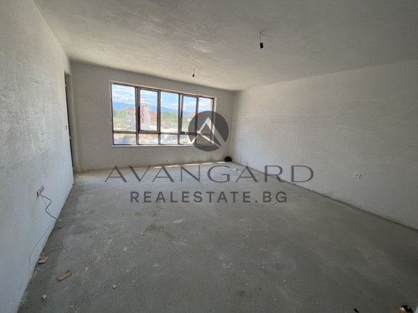 ИЗГОДНО! ОБШИРЕН ДВУСТАЕН ОСТРОМИЛА