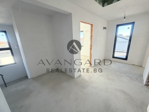 САМОСТОЯТЕЛНА КЪЩА В ЗЛАТИТРАП С АКТ 16