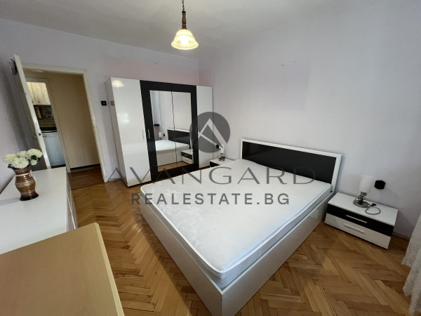 Exclusive !! One bedroom with three separate rooms!