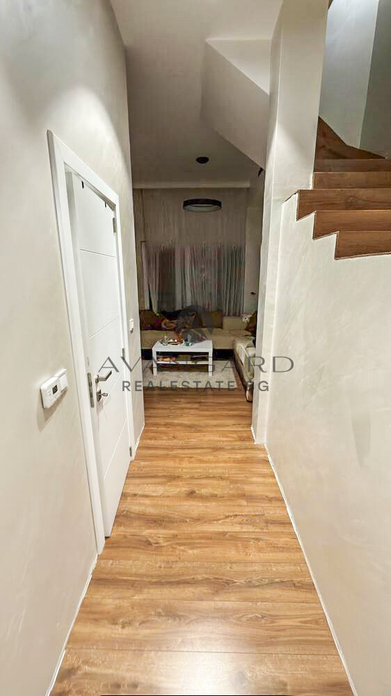 Еднофамилна КЪЩА с ДВЕ ПОКРИТИ ПАРКОМЕСТА/ Гребна база