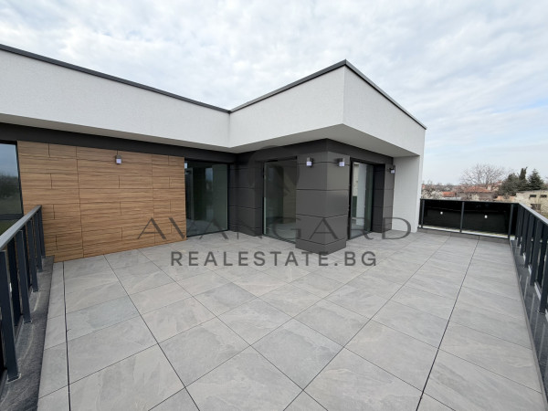 ДВУЕТАЖНА КЪЩА С ДВОЕН ГАРАЖ  ПРЕД АКТ 16