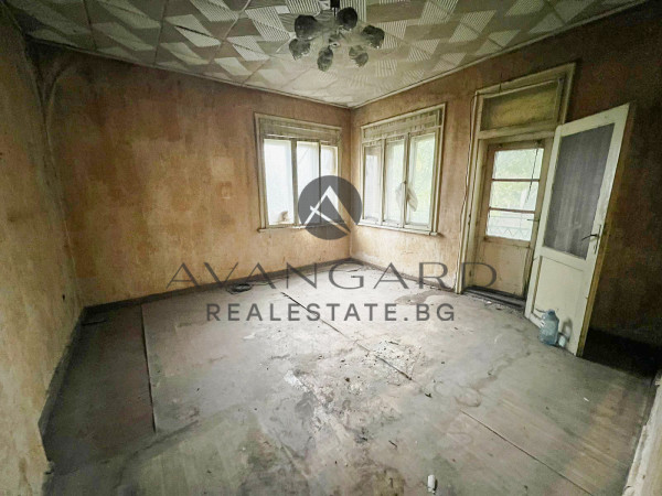 ЕТАЖ ОТ КЪЩА / ВОЕННА БОЛНИЦА