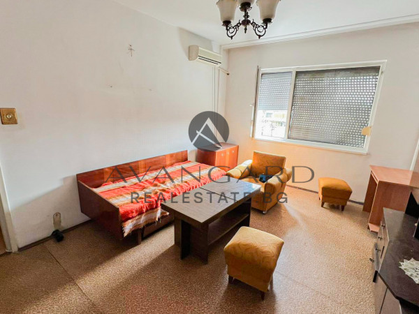 ДВУСТАЕН С ТРИ ОТДЕЛНИ СТАИ! ИЗГРЕВ