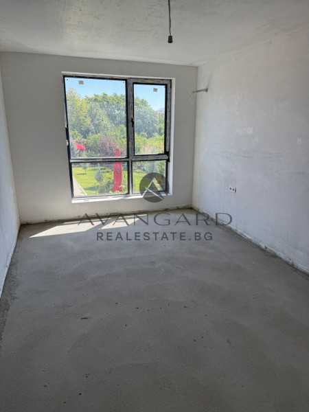 Spacious one -bedroom in front of act16 / Ostromila