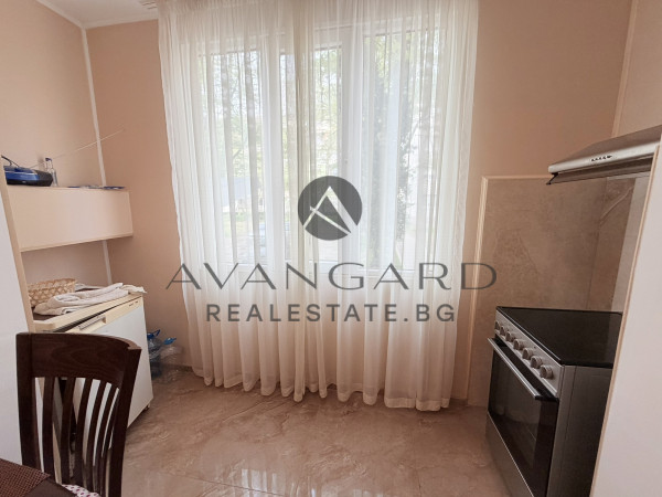 САНИРАН ДВУСТАЕН С ТРИ ОТДЕЛНИ СТАИ !