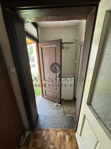 ЕТАЖ ОТ КЪЩА С ПАРКОМЯСТО / ГРОЗДОВ ПАЗАР