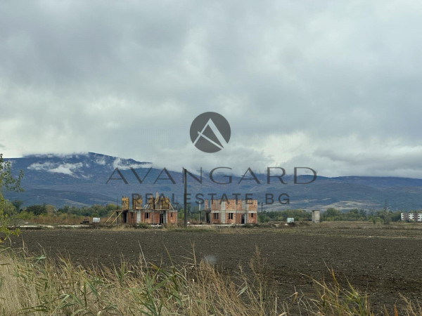 ДВУЕТАЖНА КЪЩА ПРЕД АКТ 14