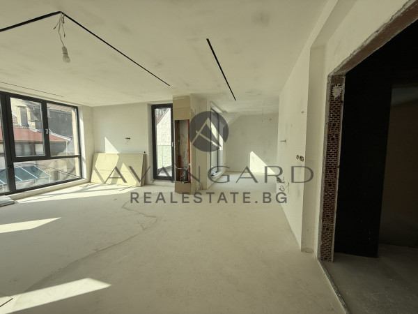 ТРИСТАЕН С АКТ 16 ДО НОВОТЕЛ ПЛОВДИВ!