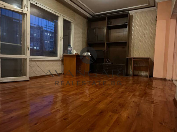 ТРИСТАЕН АПАРТАМЕНТ! ИЗГРЕВ!