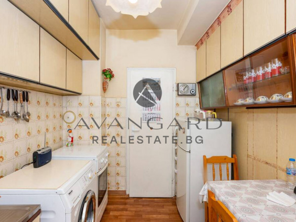 THREE-ROOM APARTMENT WITH REAL SQUARE AREA IN A TOP LOCATION IN KAMENITSA 1!!!