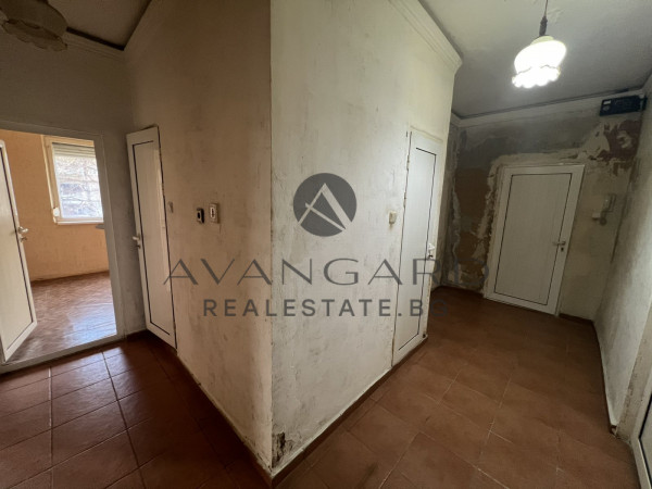 BARGAINFUL! Three-room REAL SQUARE AREA