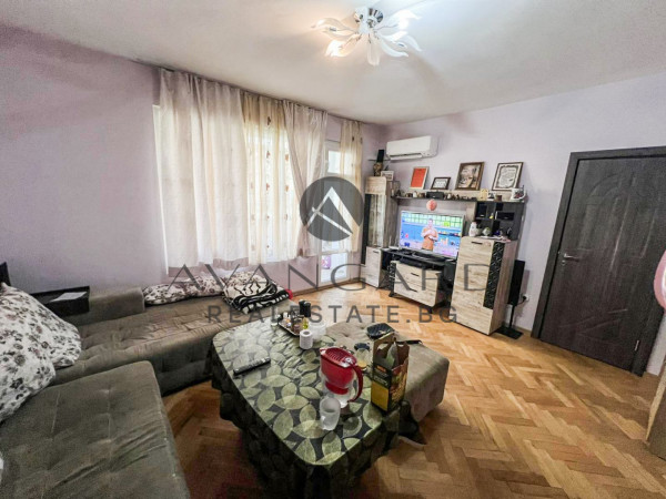 ТРИСТАЕН РЕАЛНА КВАДРАТУРА / СЛЪНЧЕВИ ЛЪЧИ