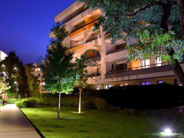 Парцел 821 кв.м. с възможност за 2050-2500 РЗП / Коматево