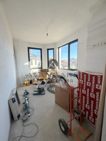 САМОСТОЯТЕЛНА КЪЩА В ЗЛАТИТРАП С АКТ 16