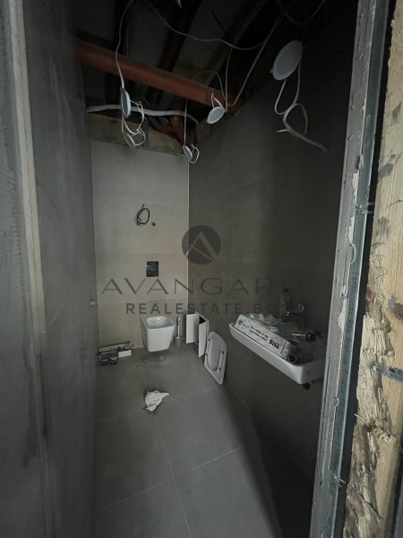 ДВУЕТАЖНА КЪЩА НА СУПЕРЦЕНТЪР ДО КАПАНА