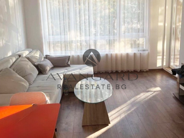 ДВУСТАЕН ОБЗАВЕДЕН!