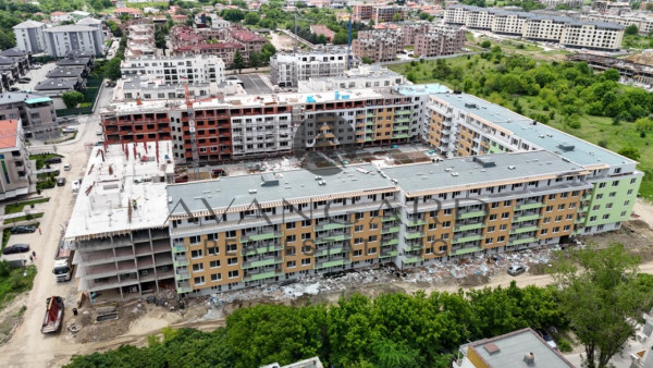 Просторен тристаен пред акт 14  ЮЖЕН