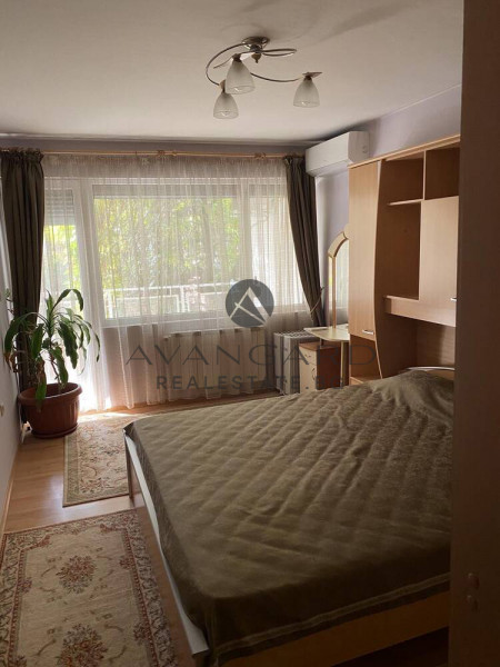 Multi -Apartment / Thursday Market