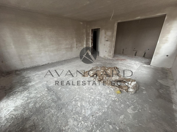 ОБШИРЕН ЧЕТИРИСТАЕН ОСТРОМИЛА