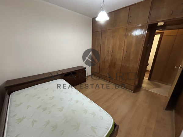 TOP LOCATION! Three-room apartment next to the COURT