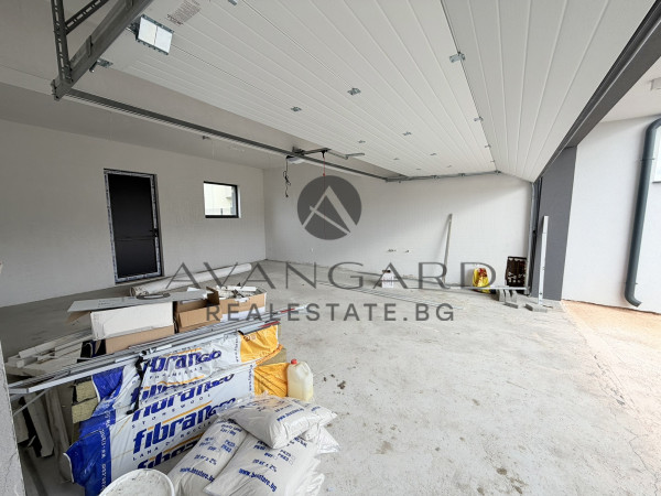 ДВУЕТАЖНА КЪЩА С ДВОЕН ГАРАЖ  ПРЕД АКТ 16