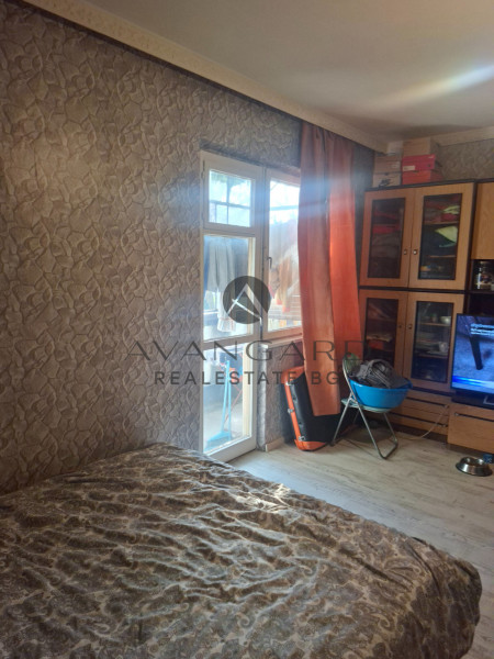 Двустаен с три отделни стаи  до Събота пазара