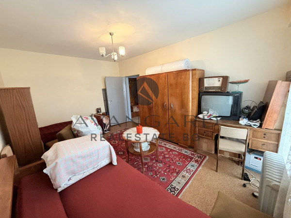 ДВУСТАЕН С ТРИ ОТДЕЛНИ СТАИ ДО ПАНАИРА