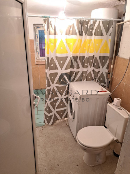 Етаж от Къща с гараж / Захарна Фабрика