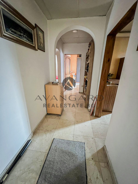 FOUR-ROOM APARTMENT IN KAMENITSA 1