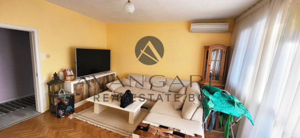 CENTRAL STATION! THREE BEDROOM FURNISHED!