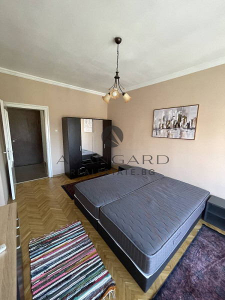 Тристаен до ТРИМОНЦИУМ